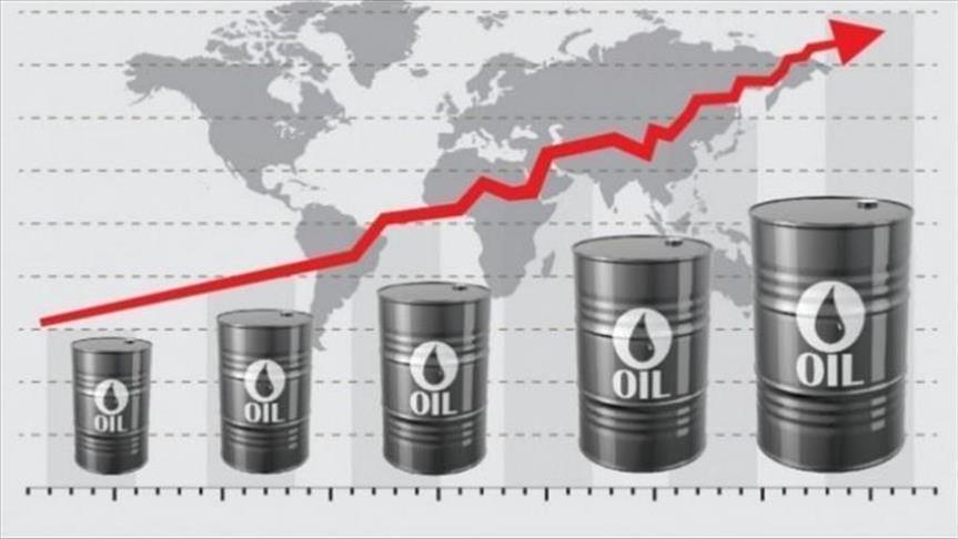 صعود أسعار النفط بدعم خفض الإنتاج وزيادة التوترات