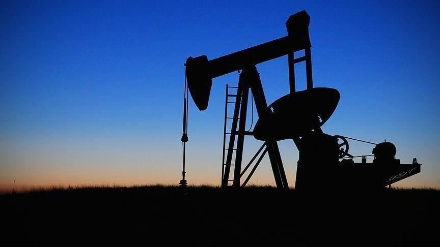 أسعار النفط قرب أدنى مستوياتها في 5 شهور بفعل توترات تجارية