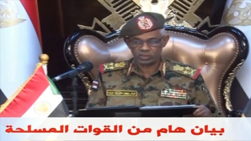 وزير الدفاع السوداني: عزل البشير وفترة انتقالية لعامين
