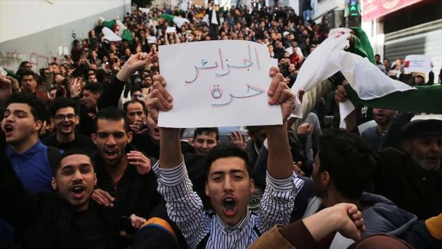 الجزائر: تقديم عطلة الجامعات واتهامات بـ