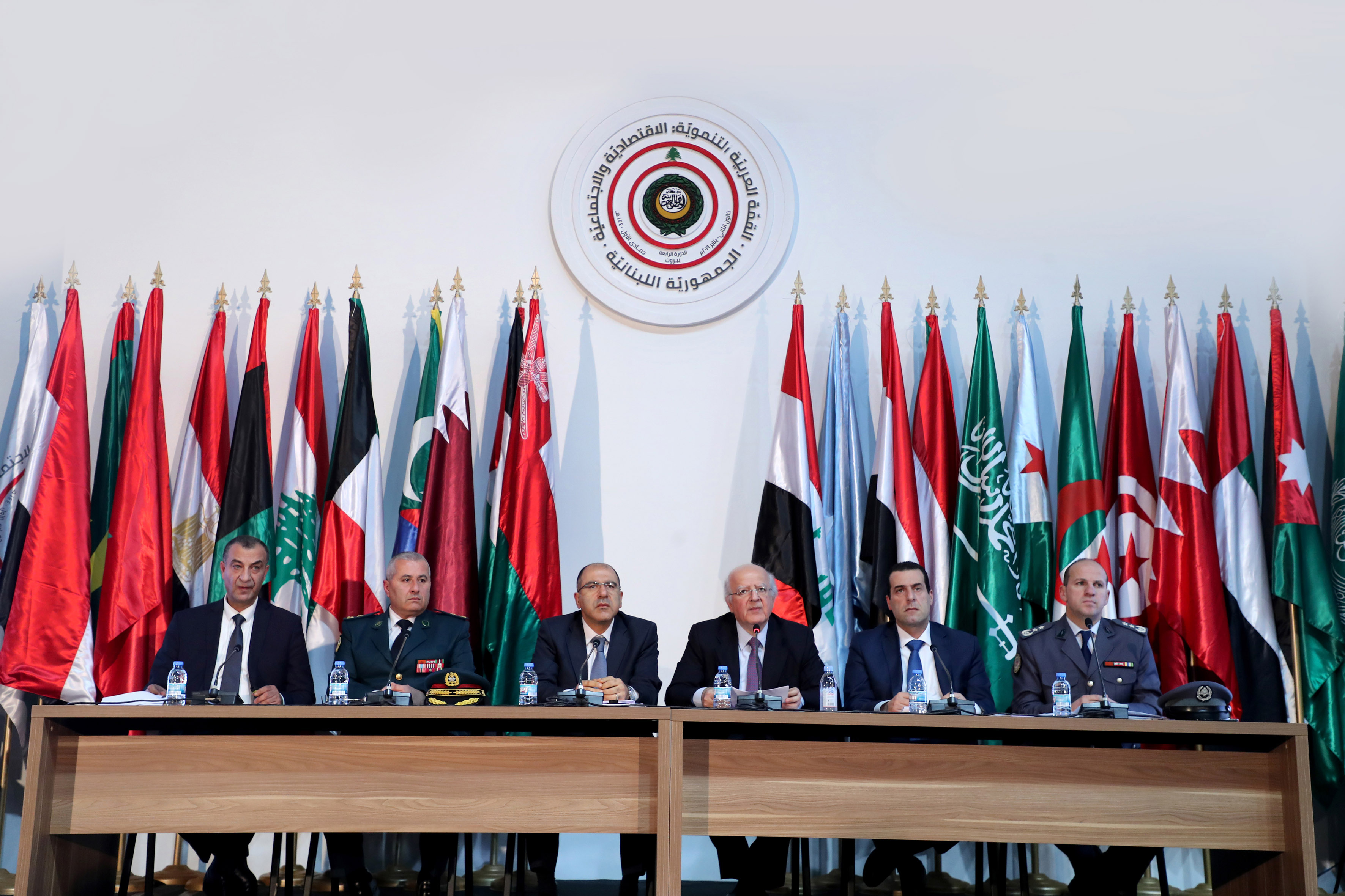 مؤتمر صحافي للجنة المنظمة للقمة الاقتصادية: مشاركة سوريا مرتبطة بقرار مجلس وزراء الخارجية العرب وتمزيق العلم الليبي مؤسف وتأكيد حضور 7 قادة حتى الآن
